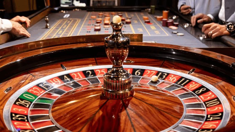Antarmuka aplikasi mobile capsatoto menampilkan menu sportsbook dan live casino